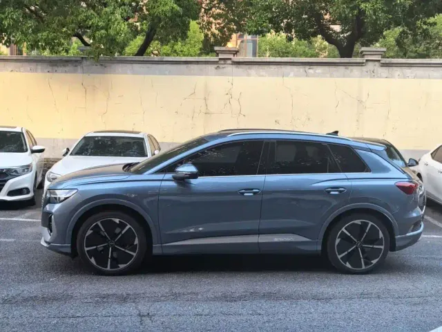 Audi Q4 e-tron — Фото автомобиля 3
