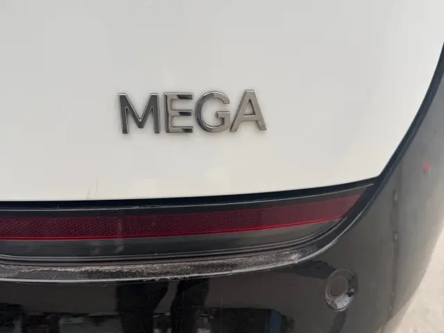 Li Auto MEGA — Фото автомобиля 16