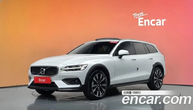 Фотография автомобиля — Volvo V60 Cross Country 2nd Gen