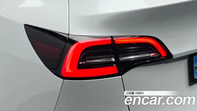 Tesla Model Y — Фото автомобиля 8