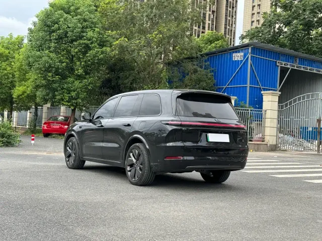 Li Auto L9 — Фото автомобиля 14