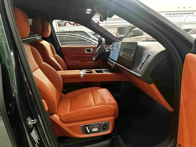 Li Auto L9 — Фото автомобиля 15
