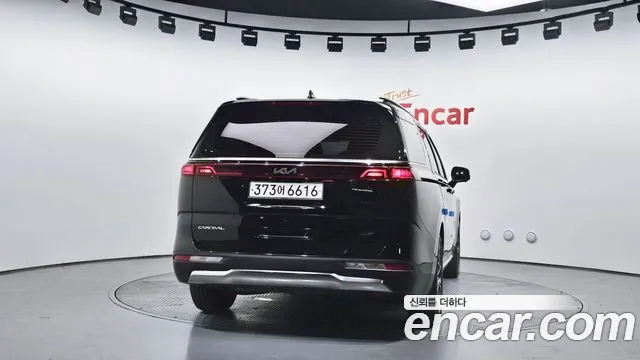 Kia Canival Carnival 4 поколение Дизель 9 мест Signature — Фото автомобиля 4