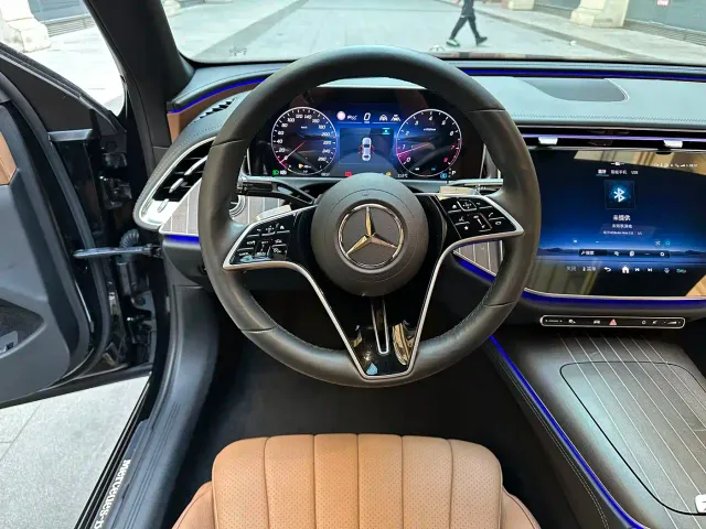 Mercedes-Benz E-Class — Фото автомобиля 16