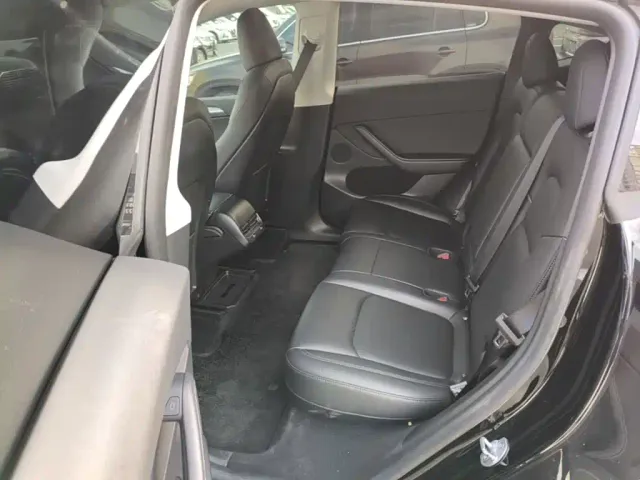 Tesla Model Y — Фото автомобиля 16