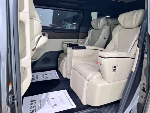 Toyota Vellfire — Фото автомобиля 12
