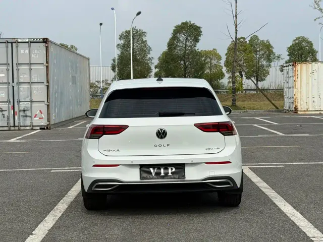 Volkswagen Golf — Фото автомобиля 12