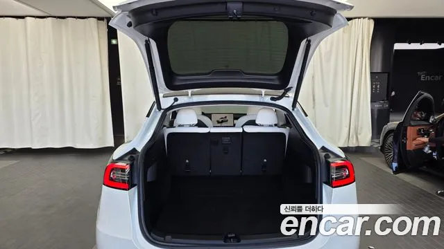 Tesla Model Y — Фото автомобиля 20