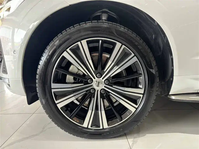 Volvo XC60 — Фото автомобиля 9