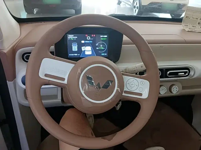 Wuling Hongguang Mini EV — Фото автомобиля 10