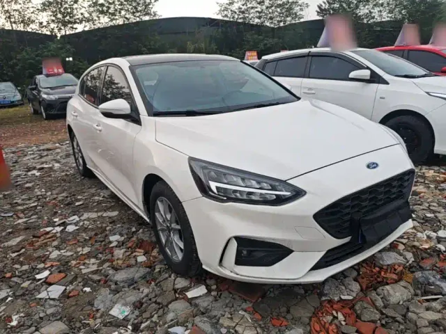 Ford Focus — Фото автомобиля 3