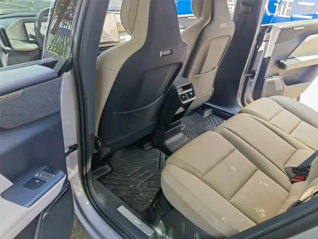 Volvo XC70 Plug-in Hybrid — Фото автомобиля 12