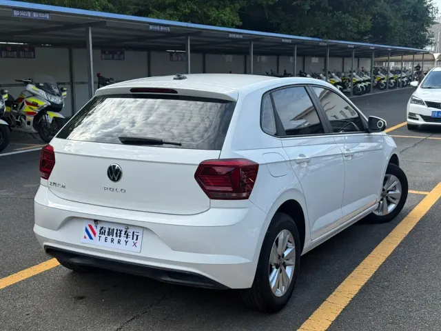 Volkswagen Polo — Фото автомобиля 4