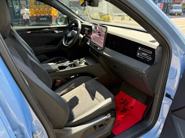 Volkswagen Tiguan L — Фото автомобиля 8
