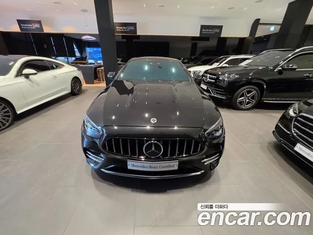 Mercedes-Benz E-Class — Фото автомобиля 3
