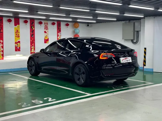 Tesla Model 3 — Фото автомобиля 7