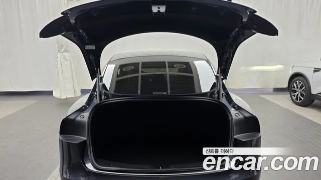Tesla Model 3 — Фото автомобиля 26