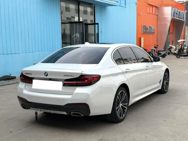 BMW 5 Series — Фото автомобиля 3