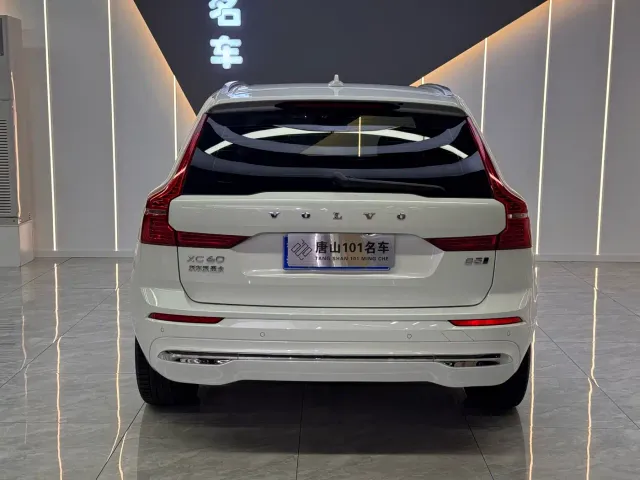 Volvo XC60 — Фото автомобиля 8