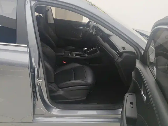 Roewe i5 — Фото автомобиля 8