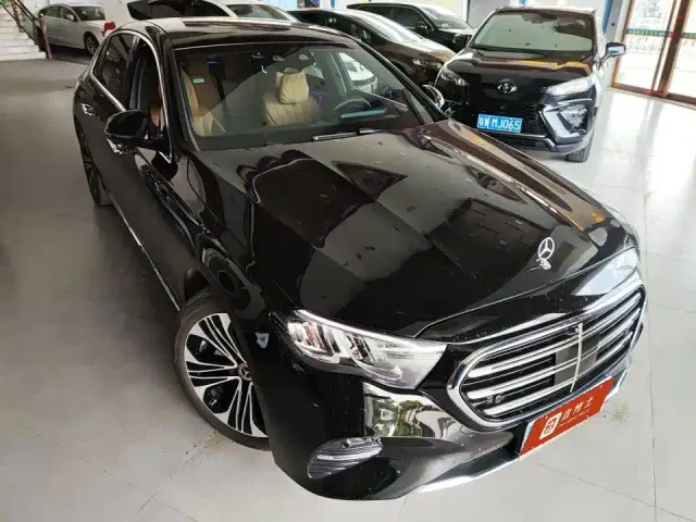 Mercedes-Benz E-Class — Фото автомобиля 2