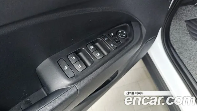 Hyundai Venue — Фото автомобиля 25