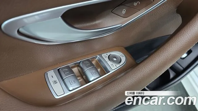 Mercedes-Benz E-Class — Фото автомобиля 26