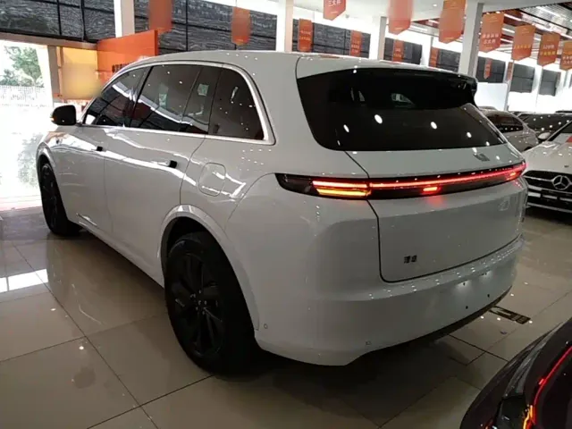 Li Auto L7 — Фото автомобиля 4