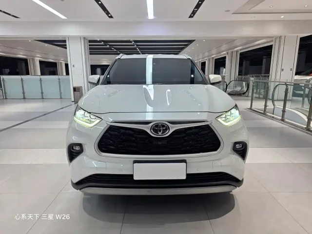Toyota Highlander — Фото автомобиля 2
