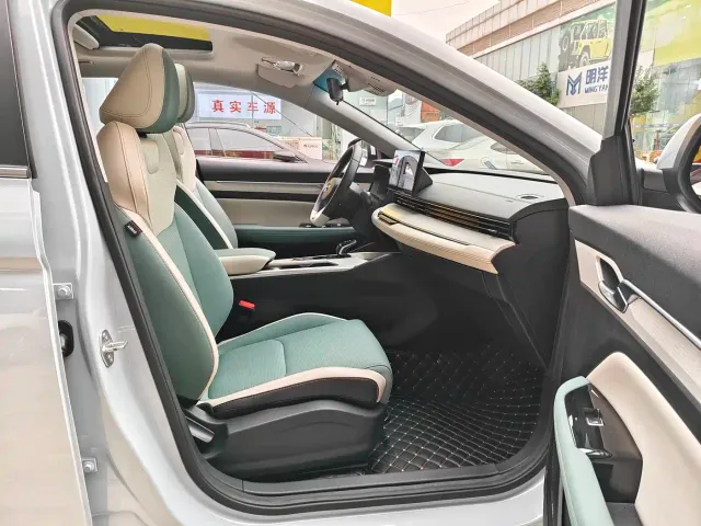 Geely Emgrand L — Фото автомобиля 8