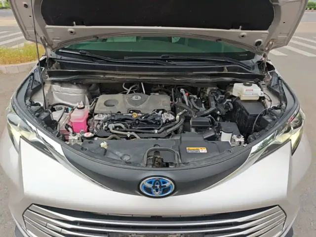 Toyota Sienna — Фото автомобиля 19