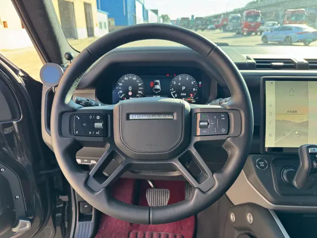 Land Rover Defender — Фото автомобиля 10