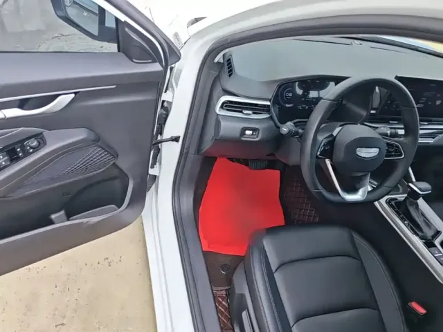 Geely Emgrand — Фото автомобиля 15