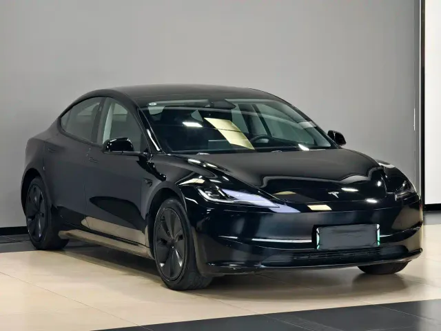 Tesla Model 3 — Фото автомобиля 3