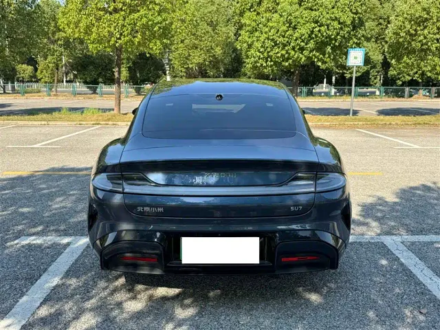Xiaomi SU7 — Фото автомобиля 12