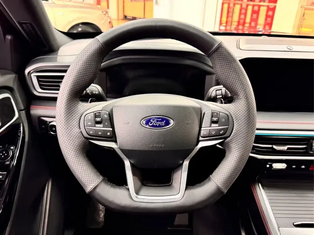 Ford Explorer — Фото автомобиля 9