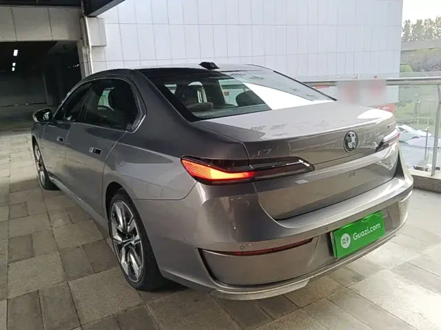 BMW i7 — Фото автомобиля 4