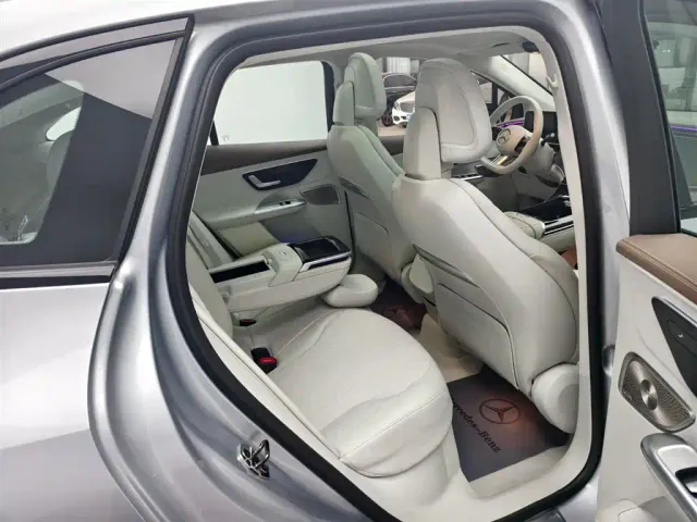 Mercedes-Benz EQE SUV — Фото автомобиля 8