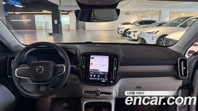 Volvo XC40 — Фото автомобиля 10