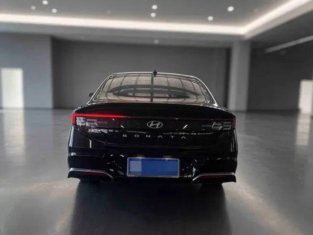 Hyundai Sonata — Фото автомобиля 12