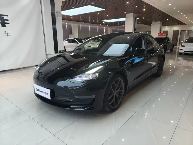 Фотография автомобиля — Tesla Model 3