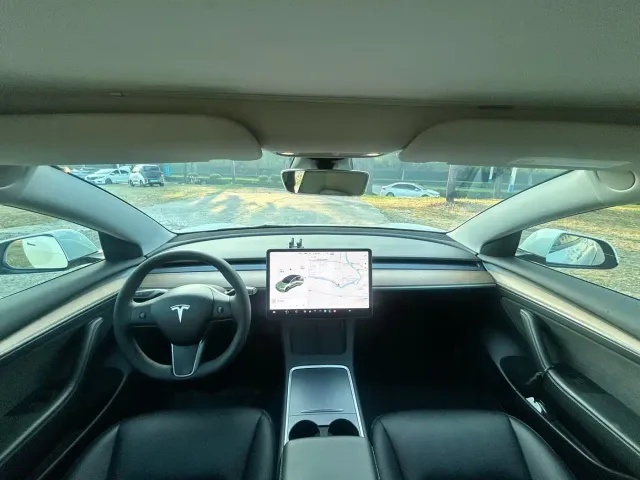 Tesla Model 3 — Фото автомобиля 6