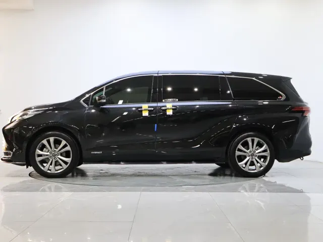 Toyota Sienna — Фото автомобиля 5
