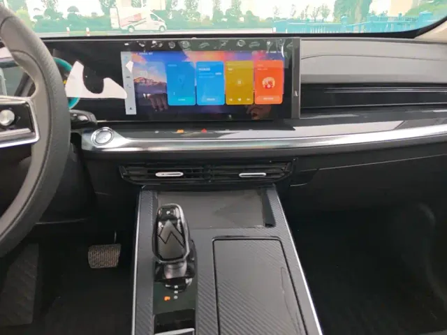 Roewe RX5 Max — Фото автомобиля 12