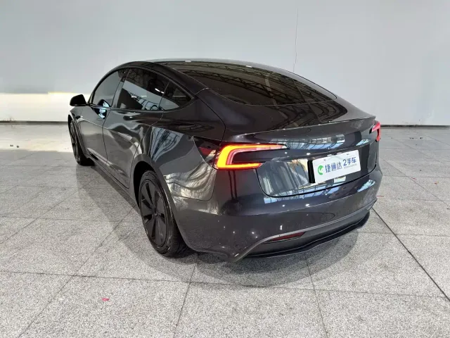 Tesla Model 3 — Фото автомобиля 18