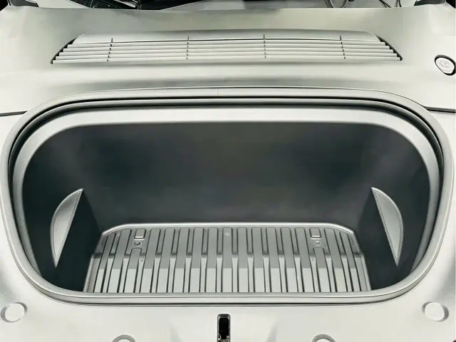 Tesla Model Y — Фото автомобиля 18