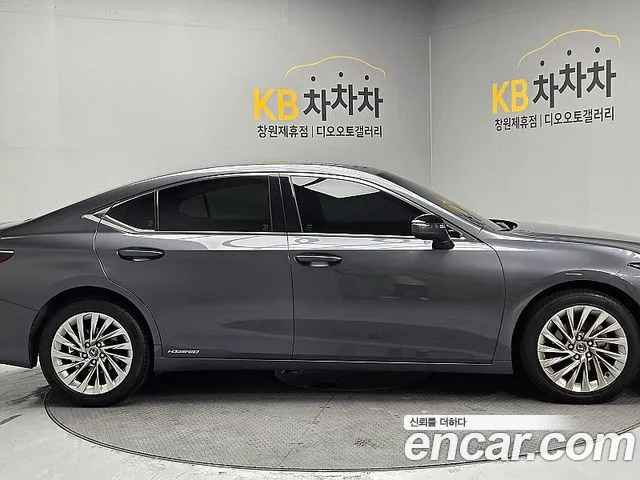 Lexus ES — Фото автомобиля 4