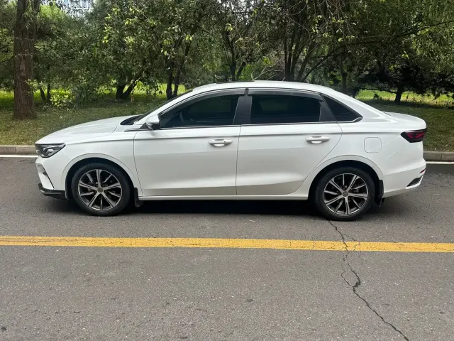 Geely Emgrand — Фото автомобиля 11