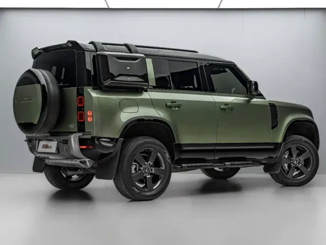 Land Rover Defender — Фото автомобиля 7