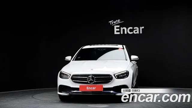 Mercedes-Benz E-Class — Фото автомобиля 3